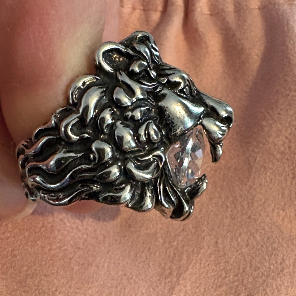 Gucci Silver-Tone Lion Head Ring with Clear Crystal - Picture 6 of 10